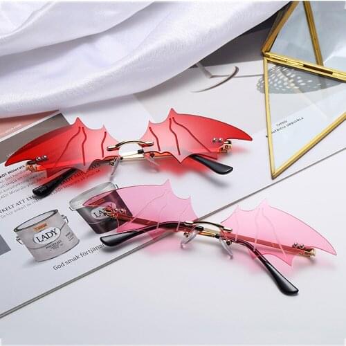 Personal Funny Bat Sunglasses European And American Style Street Catwalk Car Driving Sun Glasses Shades Frameless Eyeglasses