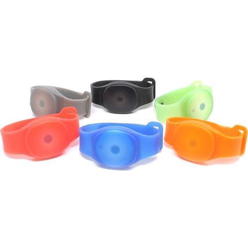 Suitable for nRF52810 NRF52832 Beacon waterproof bracelet beacon Bluetooth ibeacon hospital nursing home positioning equipment S