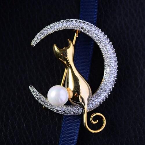 Bright Zircon Crystal Brooches for Women Cute Cat on Moon Brooch Pin Embellishment Wedding Jewelry Pearl Broach Copper Broche