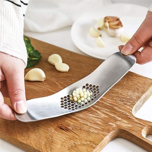 Kitchen gadget Curved Garlic Press Stainless Steel Multi-function Manual Garlic Creative Cloves Kitchen Garlic Press Tool 20