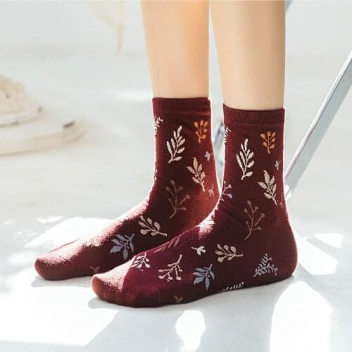 Japanese Vintage Long Socks Leaf Printing Women Funny Cute Socks Cotton Warm Comfortable Female Fashion Middle Tube Socks Soft