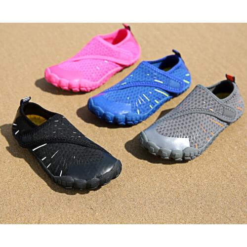 Childrens Quick-Dry Breathable Seaside Sneakers Water Shoes Non Slip Outdoor Boys Girls Barefoot Sports Wearproof Wading Shoes