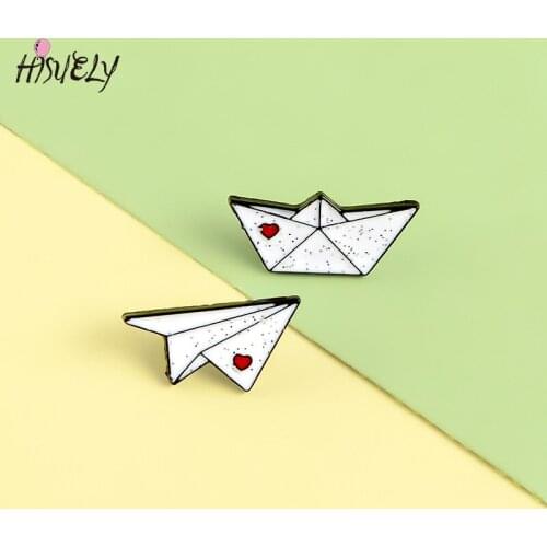 Creative Love Spaceship Cartoon Brooch Love Paper Airplane Brooch Badge Collar Pin Gift for Friends