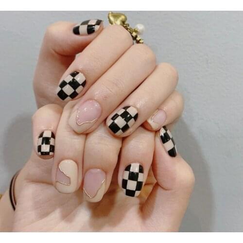 24pcs Checkerboard Grid Nail Patch Glue Type Removable Short Paragraph Fashion Manicure Save Time False Nail Patch DL