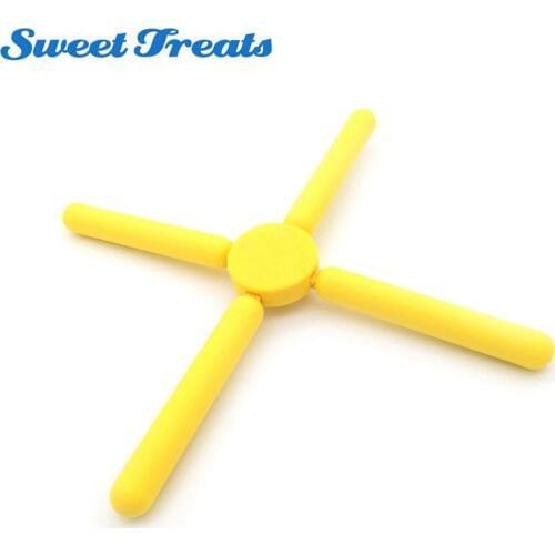 Sweettreats Kitchen Foldable Silicone Trivets, expandable and collapsible