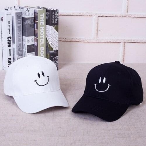 Lovely Smiley Baseball Cap Couple Sun Hat Mens and Womens Embroidered Caps Summer Curved Brim Small Face Hats