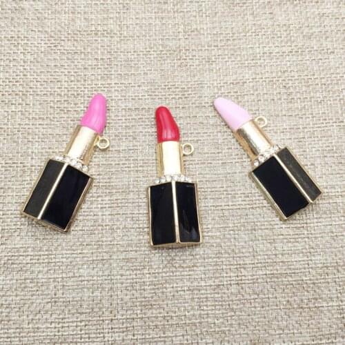 50pcs Fashion Lipstick Pendant Charms Wedding Decor Necklace Bracelet Key Chain Floating Enamel Jewelry Garment Bag Ornament DIY