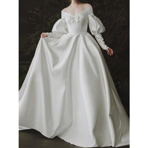 Vintage Renaissance Satin Wedding Gowns Off The Shoulder Long Latern Sleeve Zipper Retro Cpsplay Buttons Bridal Ballgown Dress