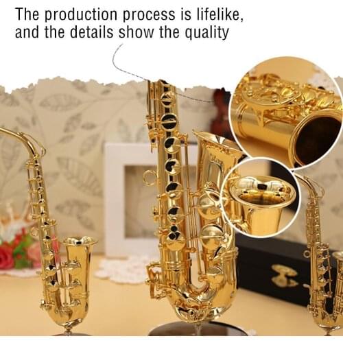 Mini Saxophone Model Musical Instrument Brooch For Musical Bracket Display With + Box Instrument Miniature Desk Deco Q1I2
