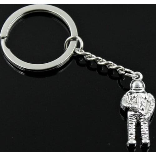 New Fashion Men 30mm Keychain DIY Metal Holder Chain Vintage Universe Astronaut 31x13x6mm Silver Color Pendant Car Keychain Gift