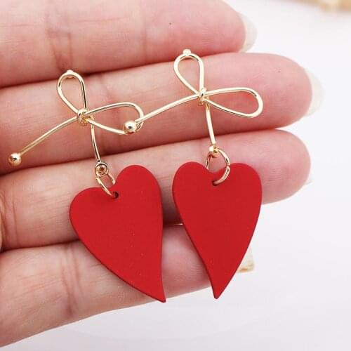 Bowkont Red Pink Love Heart Metal Earrings long Dangling Drop Earrings Jewelry for Women Gold Color Twisted Earrings Gift