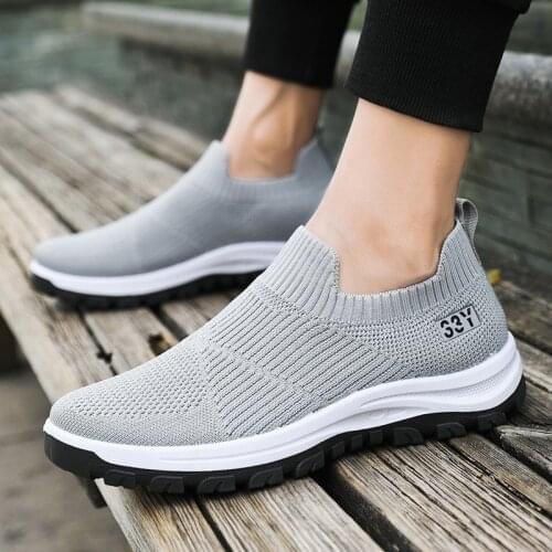 Mens casual shoes sports shoes breathable and comfortable sports style single shoes running shoes 2021 trend summer new style