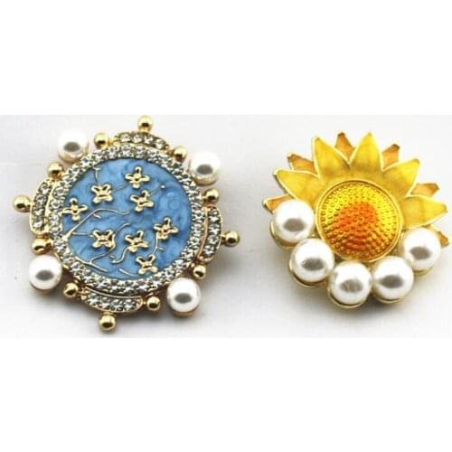 New retro style enamel apricot flower sunflower inlaid semi-precious stone imitation pearl sweater brooch women Christmas gifts