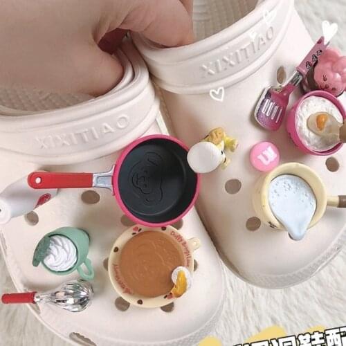 Lovely Croc Charms Designer DIY Charms for Crocs Fashion Shoe Charms Pot Shovel Bottle Clogs Charms Vintage Shoe Accessories