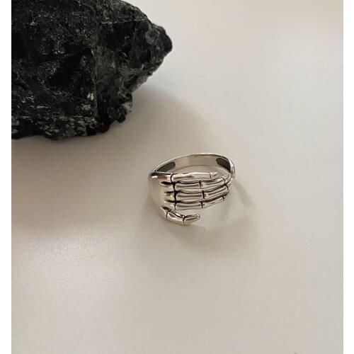 Retro skull five-claw ring metal punk hip-hop personality fashion womens ring birthday party gift jewelry