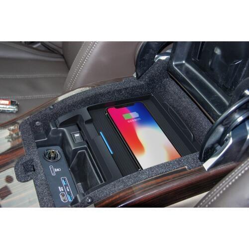 Qi Car Wireless Charger For iPhone Xs Max Xr X Samsung S10 S9 for Range Rover Vogue Intelligent Infrared Fast Phone Holder