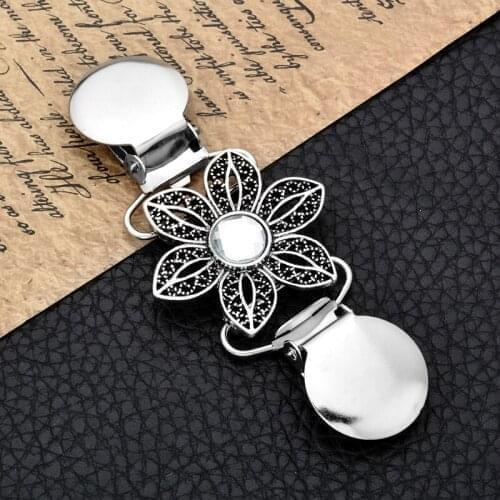 Retro Duckbill Buckle Clip Brooch for Women Shawl Scarf Cardigan Sweater Brooch Clip Hollow Alloy Flora Collar Clothing Jewelry