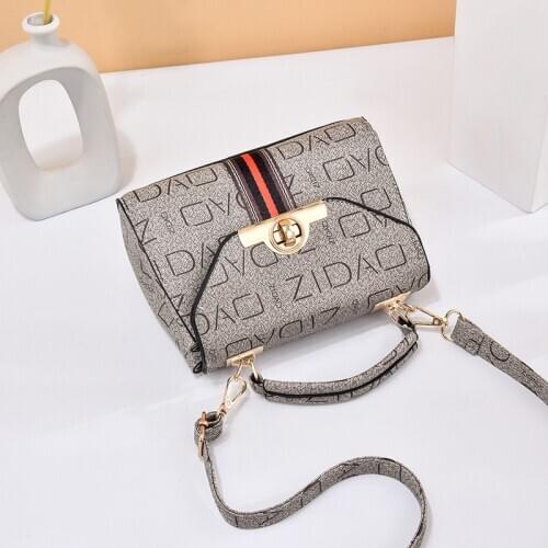 2020 Brand Fashion Trend Bills Shoulder Messenger Bag Slung Female Bag Wild Casual Tide Material Small Square Handbag