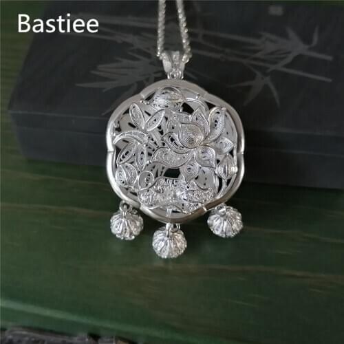 Bastiee Women's Medallions