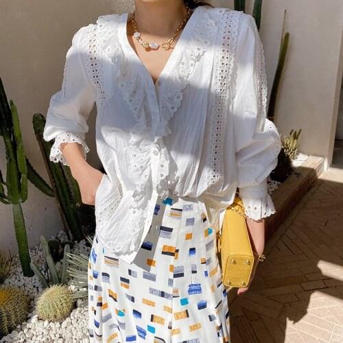Romantic Retro Style White Blouses Button Down Cotton T Shirts V-neck Ruffles Elegant Spring Shirts Top Embroidery Blusas Mujer