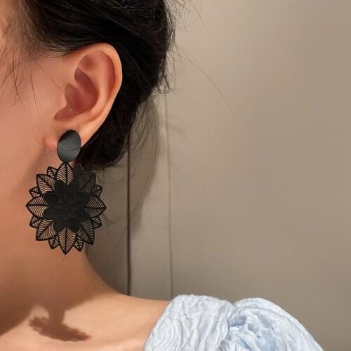 Korean Fashion Exaggerated Vintage Black Acrylic Geometric Drop Earrings for Women Hollow Out Flower Earrings Party Jewelry