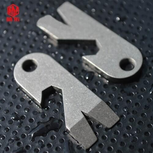 1PC Titanium Alloy Mini Crowbar Bottle Opener Portable EDC Multifunction Tool Keychain Pendant Outdoor Self-defense Tool