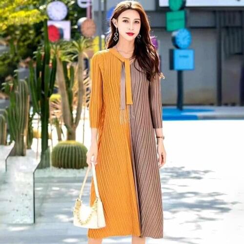 Wrinkled Miyake 2021 Dress Is Elegant Slim And Fashionable With Color Matching And Large Size Loose Meat-Covering Lace