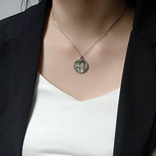 European and American Christianity Virgin Mary Medal Pendant Ladies Necklace Short Accessories Necklace