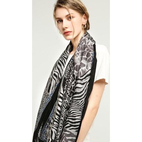 2020 Newly Design Women Ladys Fashion Winter cashmere plaid scarf Thick stitching small leopard pattern ladies scarf