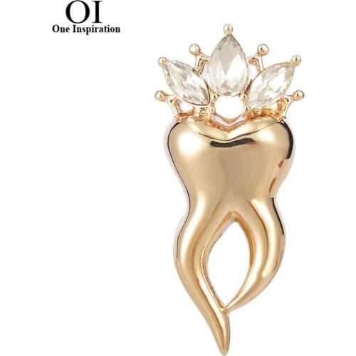 OI Rinestone Crown Tooth Shape Brooch Pins Gold Color Women Dentist Badge Corsage Pocket Doctor Nurse Jewelry