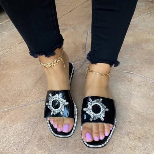 Summer Ladies Slippers Women Shoes Crystal Cute flower Flat Heel Female Flip Flops Beautiful Woman Beach Slippers Summer Sandals