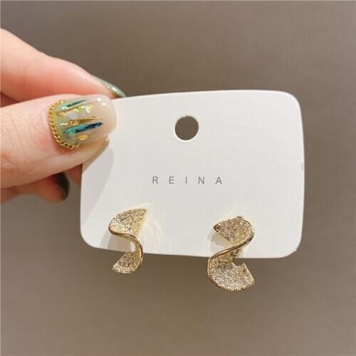 Trendy Small Spiral Alloy Statement Crystal Stud Earrings Punk Jewelry Women Vintage Earrings Golden Color Brincos