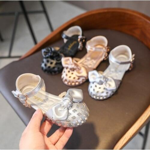 Girls Sandals 2021 Summer New Bow Woven Toe Cap Soft Bottom Hollow Beach Shoes Flats for Party Kids Princess Children Sweet Cute