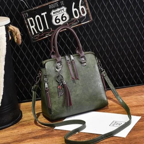 2021 New fashion womens shoulder bag Street leisure shoulder bag market popular portable messenger bag for women