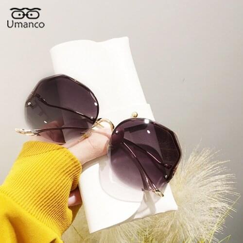 2021 Fashion Tea Gradient Sunglasses for Women Ocean Water Cut Trimmed Lens Metal Curved Temples Sun Glasses Female UV400
