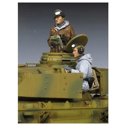 1/35 Panzer Crew Winter Set, with 4 different heads, resin kit soldiers GK, Military theme of WWII, Uncoated No colour