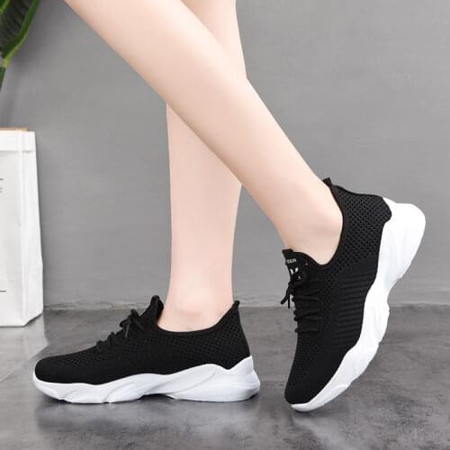 Lightweight sports shoes Autumn womens shoes Running shoes Breathable all-match sports shoes Soft-soled rubber womens shoes