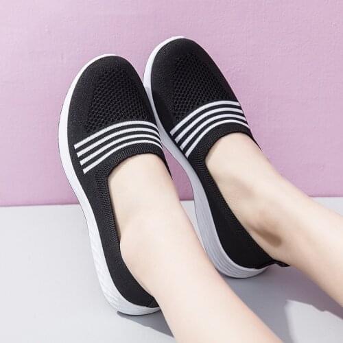 Spring Slip On Women Running Shoes Flat Summer Breathable Mesh Sock Shoes Fitness Outdoor Sport Shoes Sneakers Plus Size NVX378