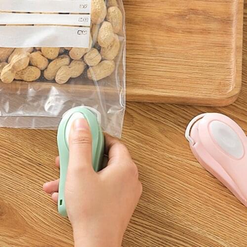 Mini portable food tongs household snack food sealing machine sealed storage kitchen storage supplies