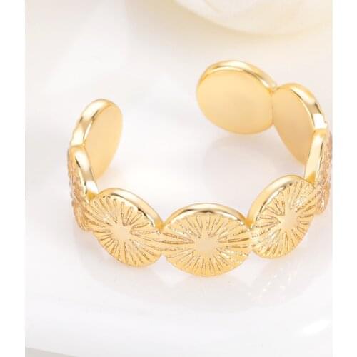 Sweet Little Daisy Ring For Women Mini Cute Gold Aesthetic Flower Rings Adjustable Open Cuff Party Wedding Beauty Jewelry