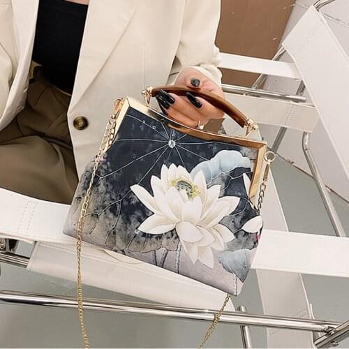 Crossbody Bag Women 2021 New Luxury Designer Handbag Ladies Vintage Tassel Lotus Flower Red Wedding Party Simple Top-Handle Bags