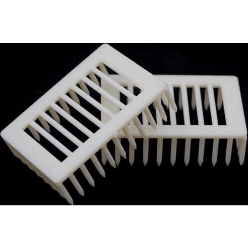 2 Pcs Beekeeping Plastic Queen Bee Marker Cage Clip Bee Catcher Beekeeper Wang Beehive Buckle Cover Beekeeping Tools