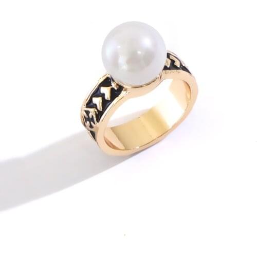 KOMi Hawaii Polynesian Style Plumeria Petite Oil Drop Rings for Women Men White Glass Pearl Man Woman Ring Couple Jewelry
