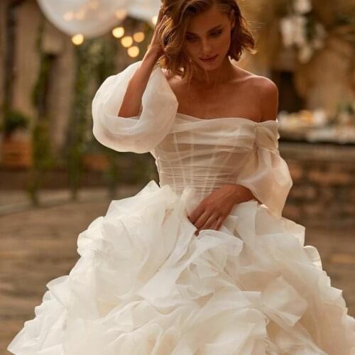 Off the Shoulder A Line Wedding Dresses Tiered Ruffle Sweep Train Bridal Gowns Backless Garden vestido de novia