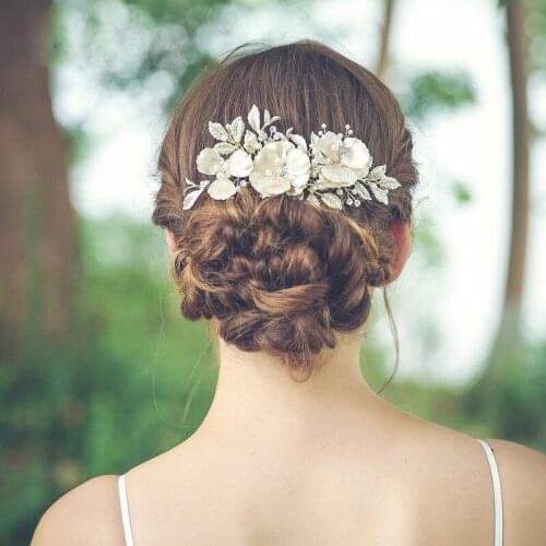Metal Flower Hair Comb Pearl Rhinestone Hair Accessories For Women Bridal Hair Comb Wedding Accessories Womens Hair Combs