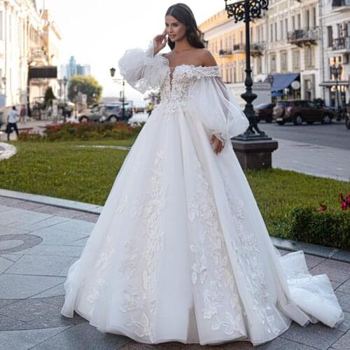 Glamorous Appliques Court Train A-Line Wedding Dresses Romantic Sweetheart Neck Long Sleeve Beaded Flowers Princess Bridal Gown