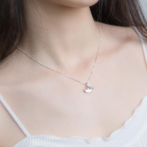 Women chain necklaces literature art ginkgo biloba clavicle short sweet necklace wholesale leaves Charm Pendants Bijoux jewelry