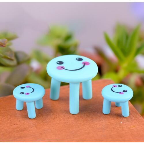 ZOCDOU 2 Pieces Cartoon Accessories Expressive Smile Table Chair Small Statue Figurine Crafts Ornament Miniatures Decoration