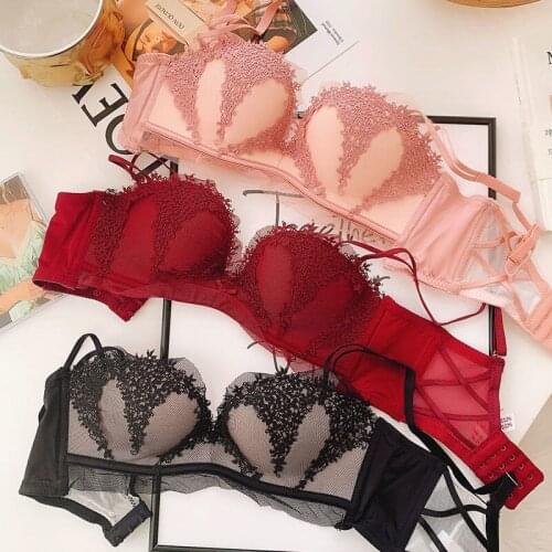 Sexy lingerie girl breasts gathered Japanese girl student bra set lace bra adjusted to receive the side milk on the back