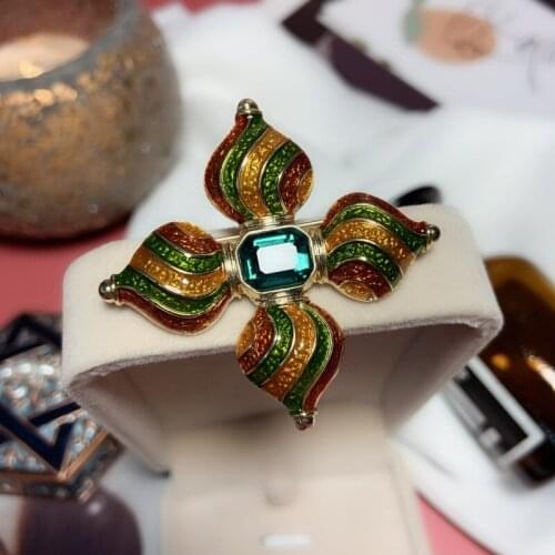 MOGAKU Retro Brooch Green Crystal Women Pins Rhinestone Flower Sweater Brooches Coat Suit Accessories Temperament Jewelry Gifts